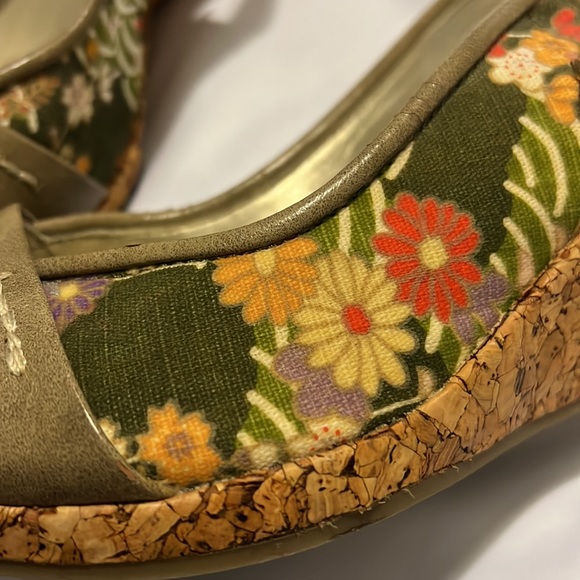 🎉5/$15🎉 K STUDIO FLORAL CANVAS WEDGES W/CORK HEEL (40/9) - Picture 11 of 16